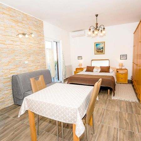 Guest House Ab Adria Home Rovinj Bagian luar foto
