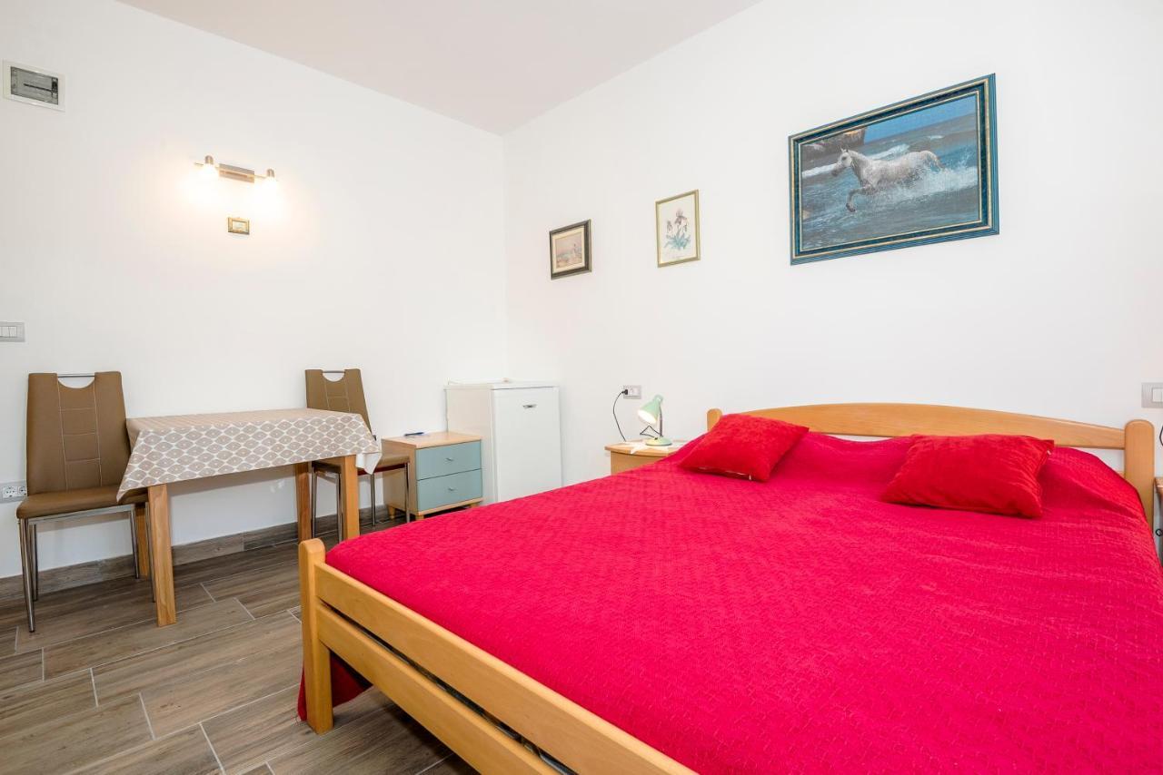 Guest House Ab Adria Home Rovinj Bagian luar foto