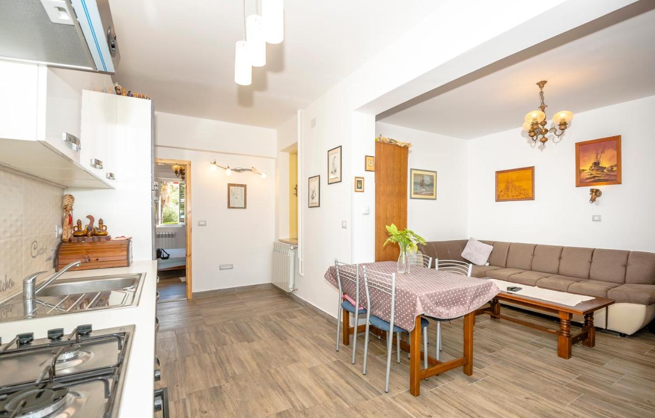 Guest House Ab Adria Home Rovinj Bagian luar foto