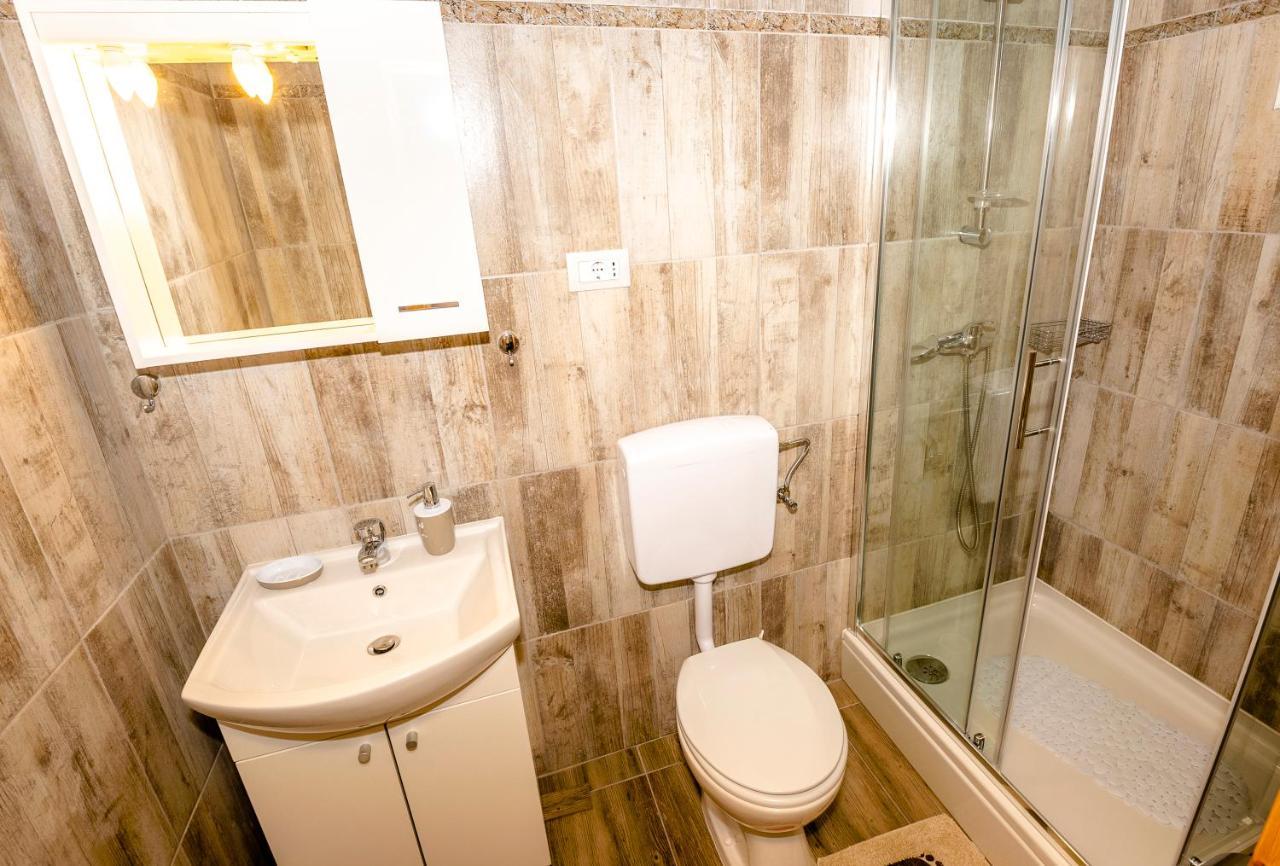 Guest House Ab Adria Home Rovinj Bagian luar foto
